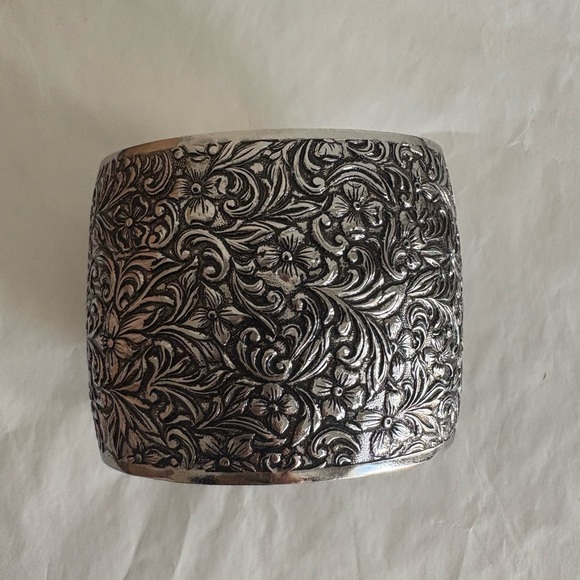 Vintage Sarah Coventry Bracelet Fashion Cuff in pewter from 1973 - Picture 3 of 10